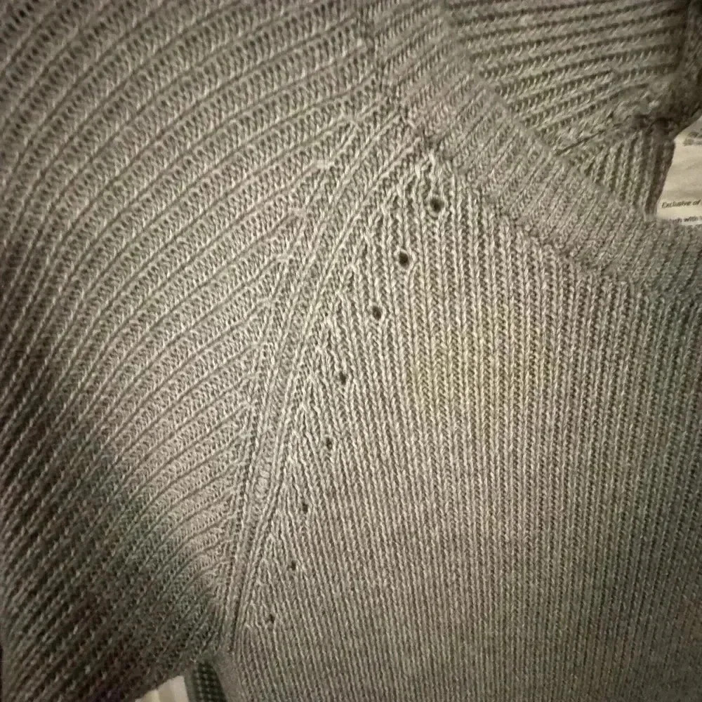 Lululemon women gray knit sweater thumb holes curved hem size 6 perfect! - Picture 2 of 15